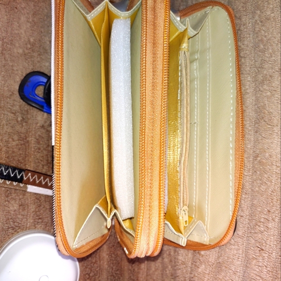 Handbag/Purse Plaid Trimmed in Camel with Matching Double Zip Wallet - Picture 8 of 8